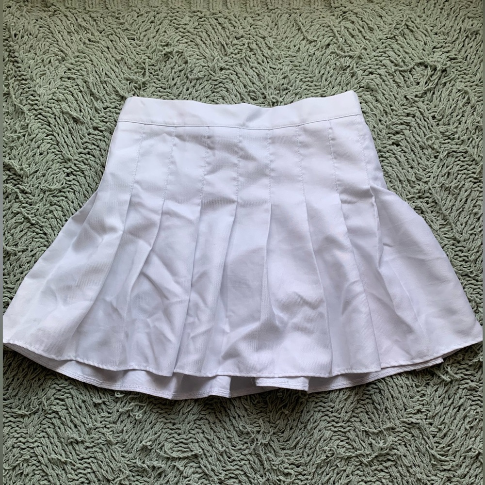 White High waisted Pleated skirt, size small